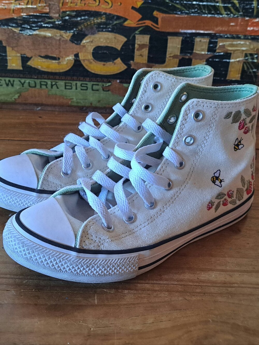 Converse Chuck Taylor All Star Sneakers Kid's Size 2 Embroidered Berries & Bees